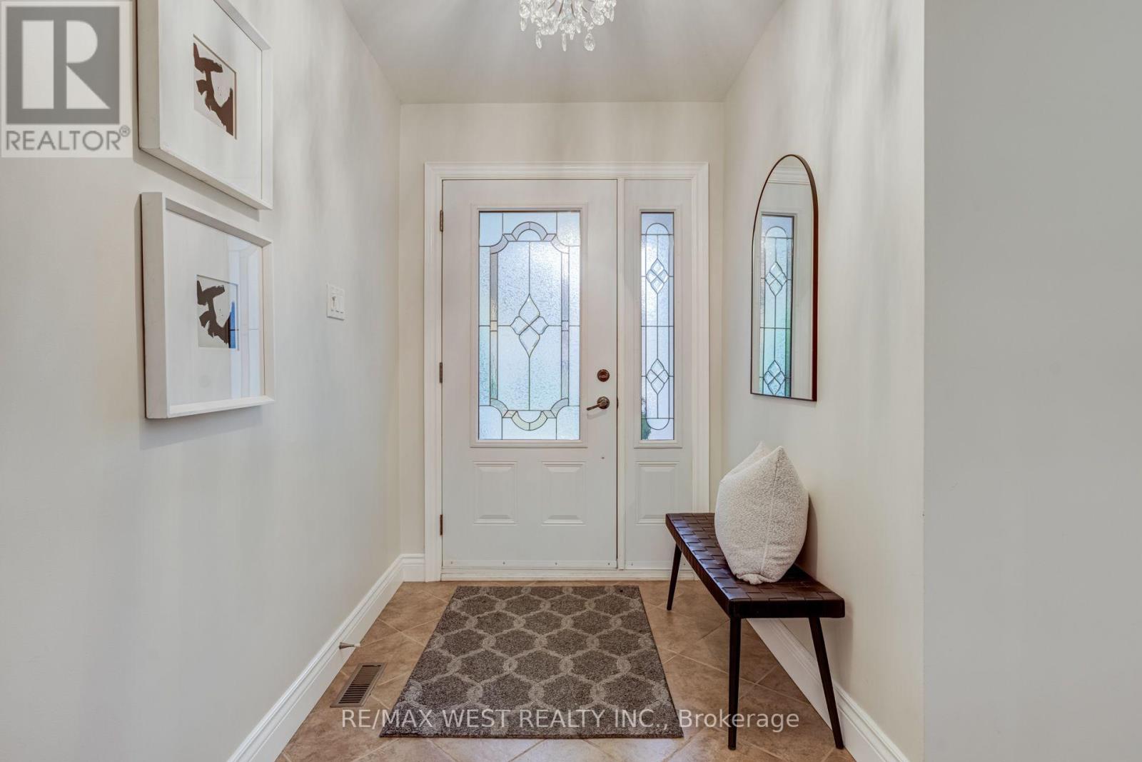 1603 Lincolnshire Boulevard, Mississauga, Ontario  L5E 2S8 - Photo 6 - W14120876