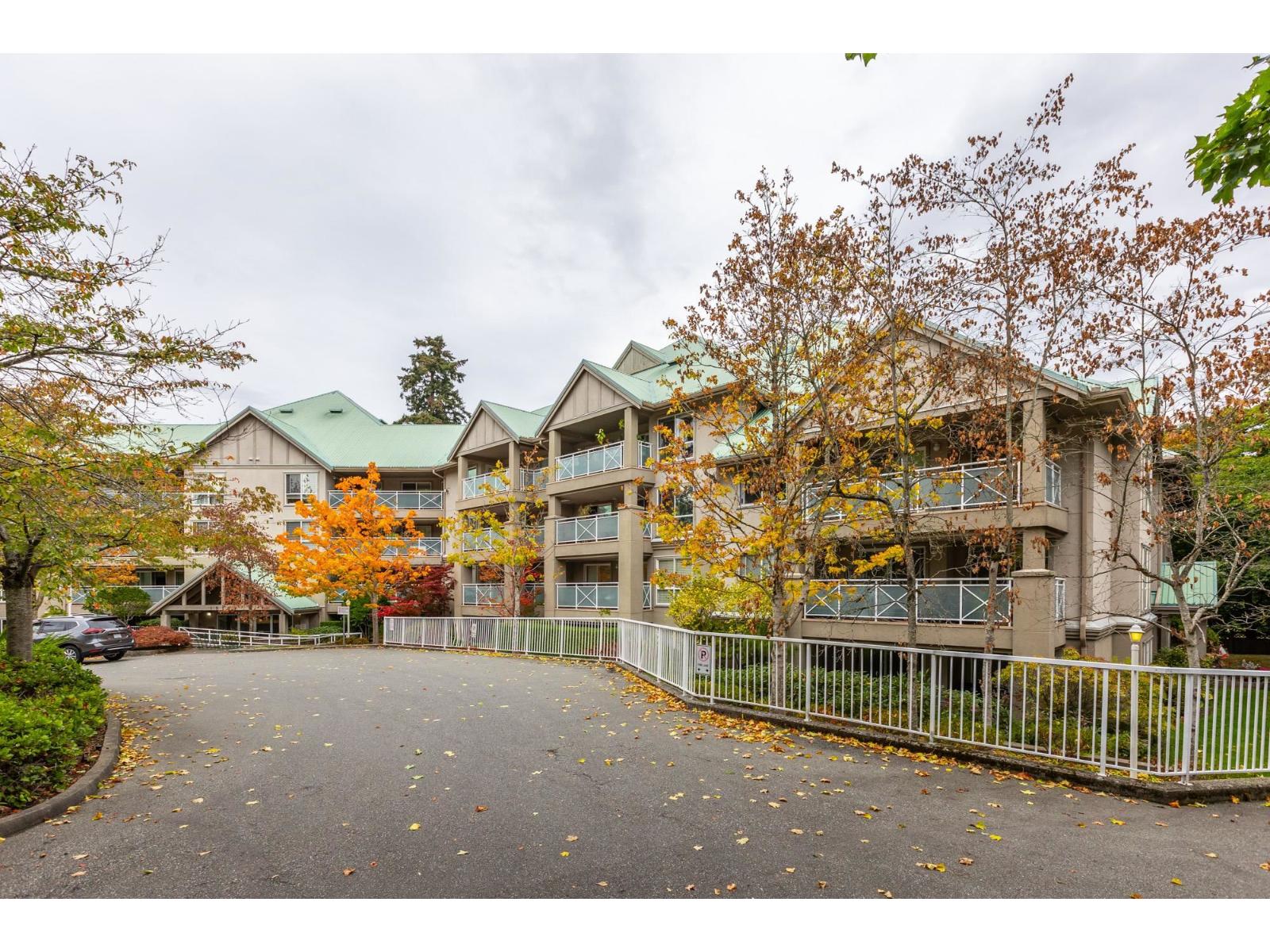 210 15150 29a Avenue, Surrey, British Columbia  V4P 3B1 - Photo 2 - R3152037