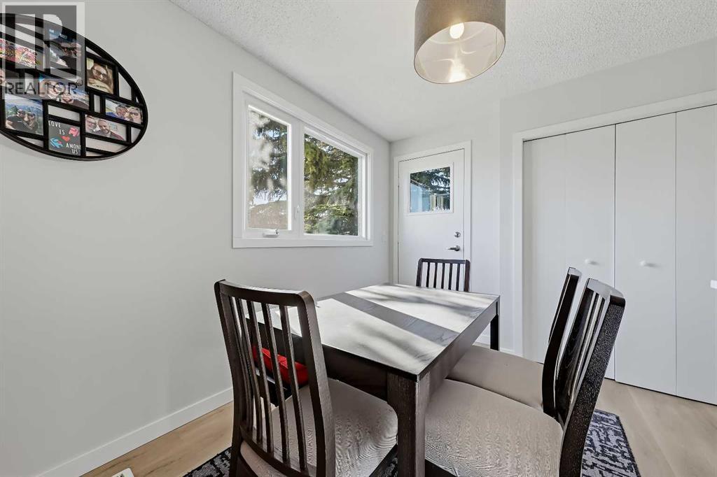 302 Woodvale Crescent SW, Calgary, Alberta  T2W 3P3 - Photo 8 - A2354509