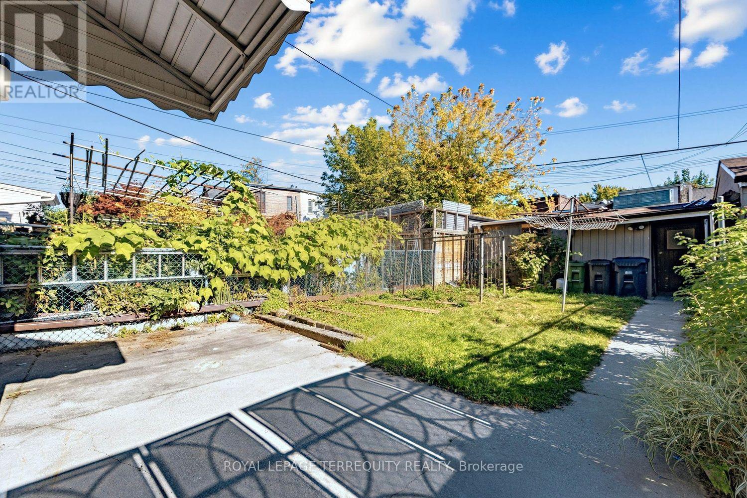 831 Shaw Street, Toronto, Ontario  M6G 3L9 - Photo 38 - W14108272
