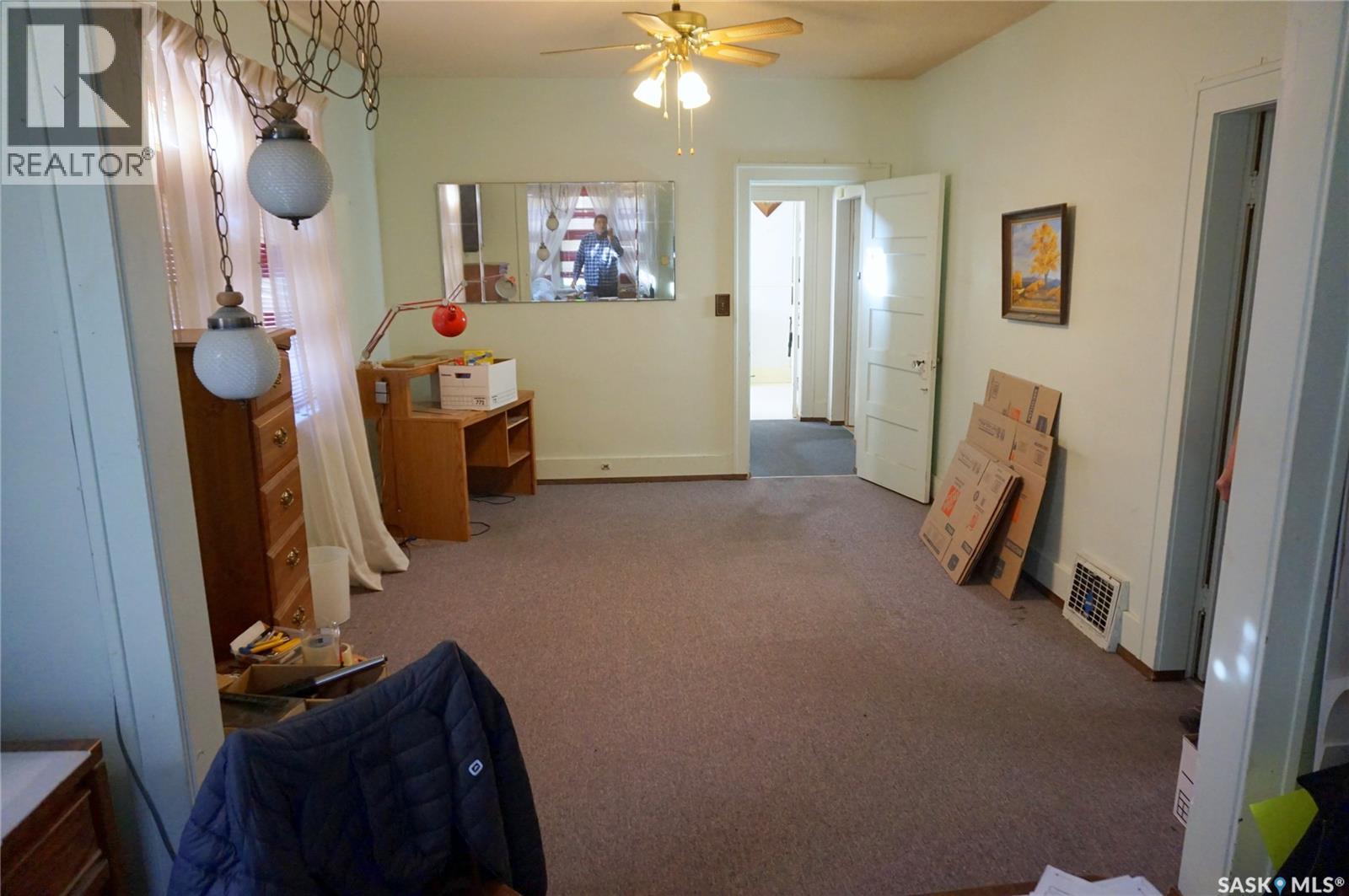 1912 Wallace Street, Regina, Saskatchewan  S4N 4A2 - Photo 4 - SK051949