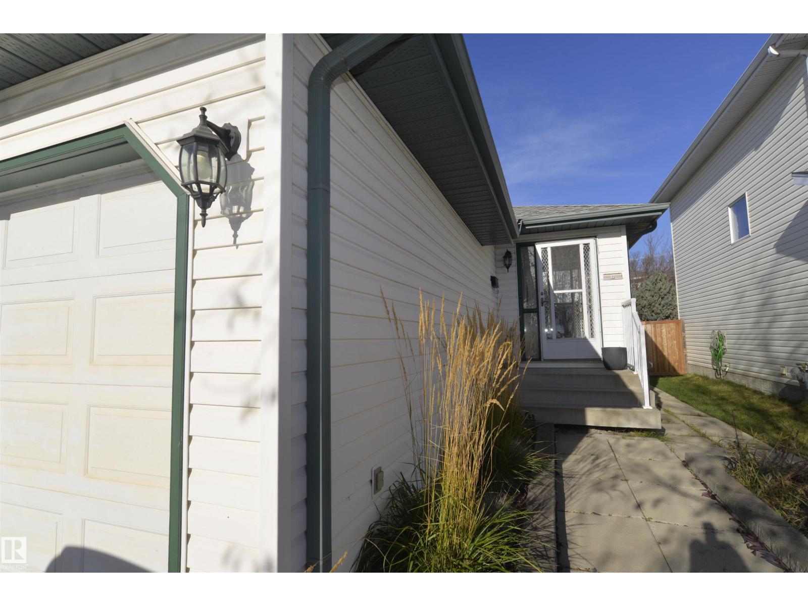 7936 154 Av NW, Edmonton, Alberta  T5Z 3A9 - Photo 2 - E4514407