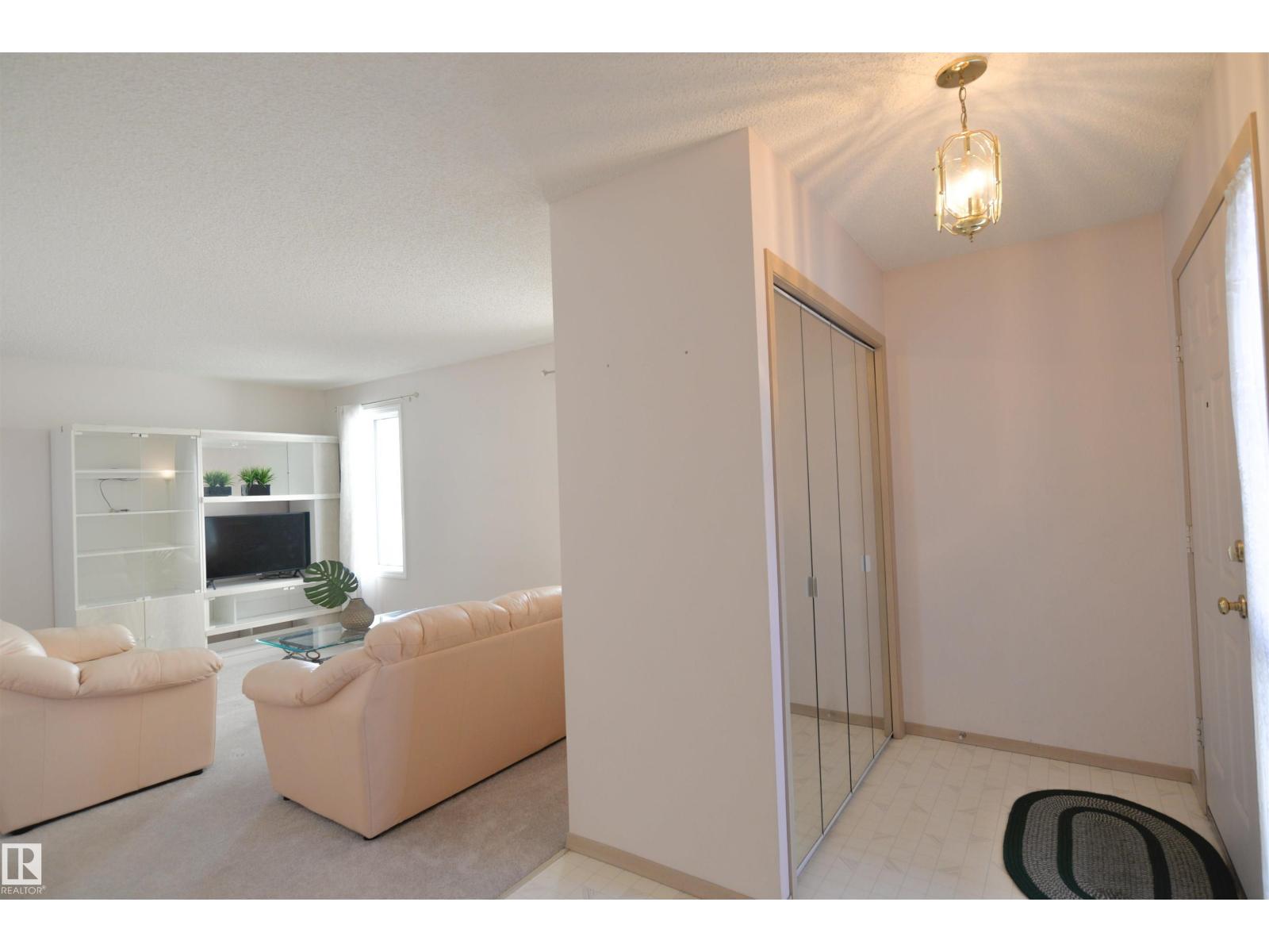 7936 154 Av NW, Edmonton, Alberta  T5Z 3A9 - Photo 3 - E4514407