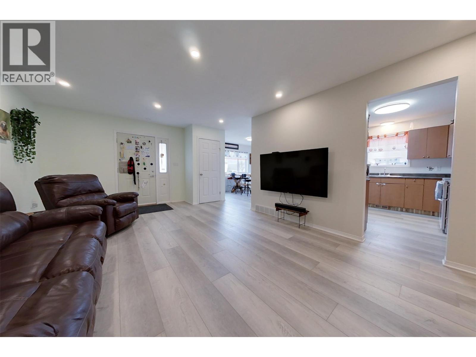 2505 Mcleary Crescent N, Cranbrook, British Columbia  V1C 6R7 - Photo 5 - 10404595