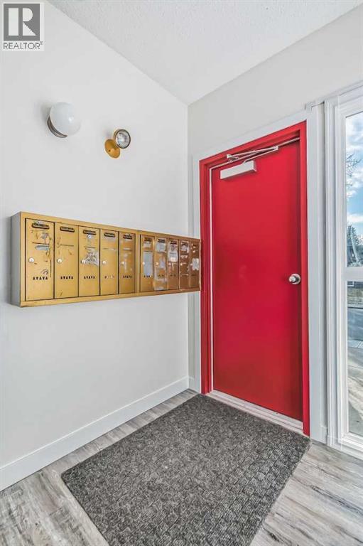 4340 73 Street NW, Calgary, Alberta  T3B 2M1 - Photo 2 - A2354653