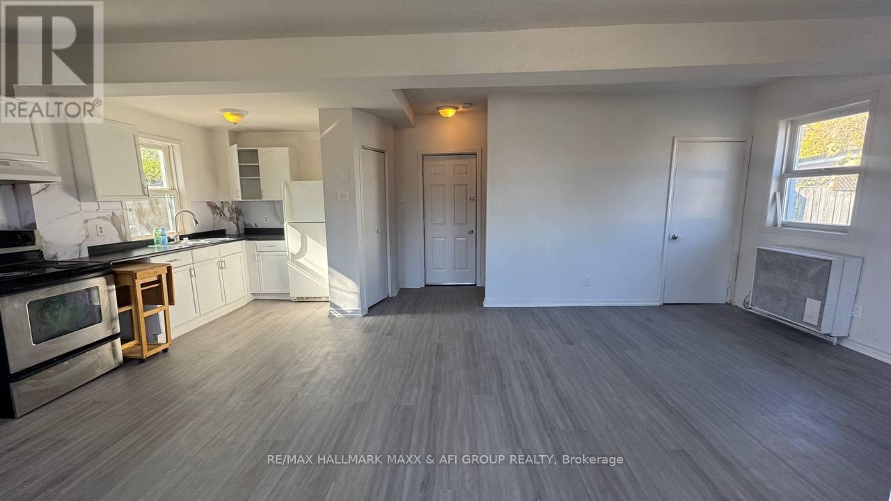 Unit E - 82 Sanford Street, Barrie, Ontario  L4N 3C5 - Photo 2 - S14095372