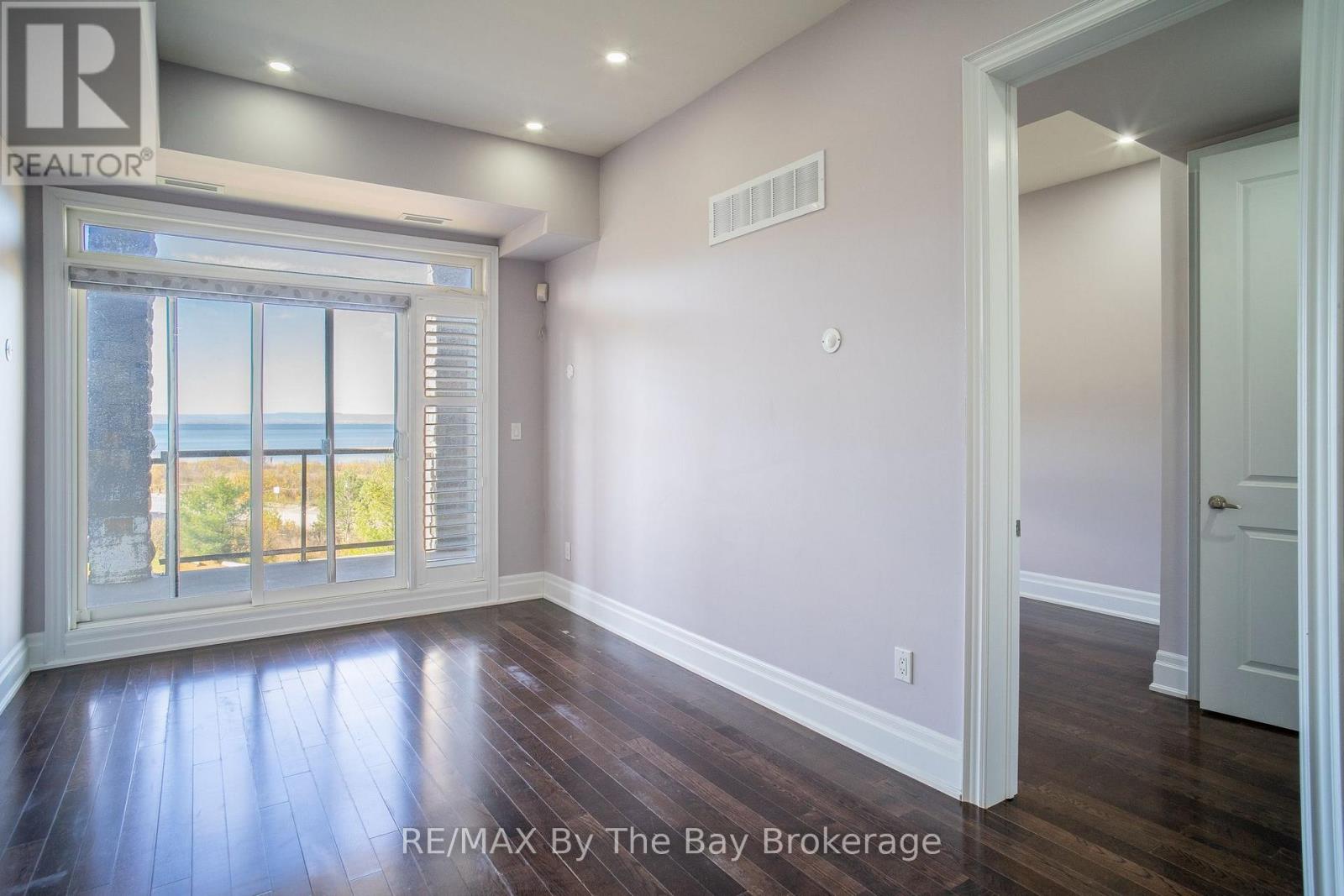 206 - 764 River Road E, Wasaga Beach, Ontario  L9Z 2M7 - Photo 4 - S14120938