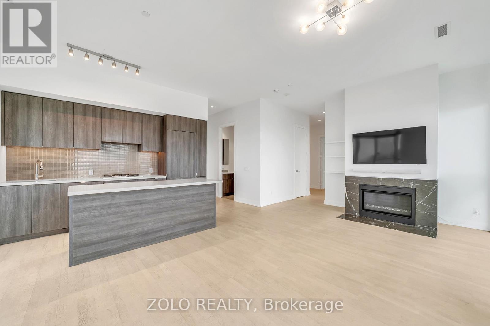 6310 - 7 Grenville Street, Toronto, Ontario  M4Y 0E9 - Photo 13 - C14121032