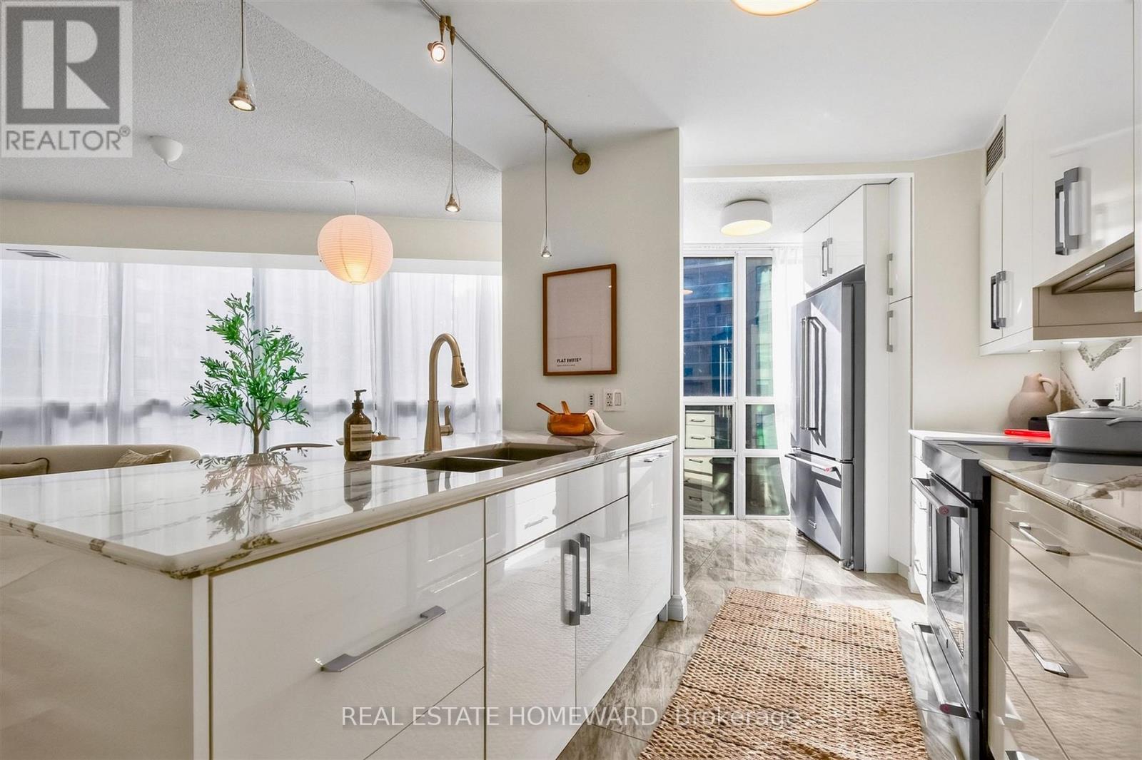 311 - 30 Grand Trunk Crescent, Toronto, Ontario  M5J 3A4 - Photo 8 - C14121056
