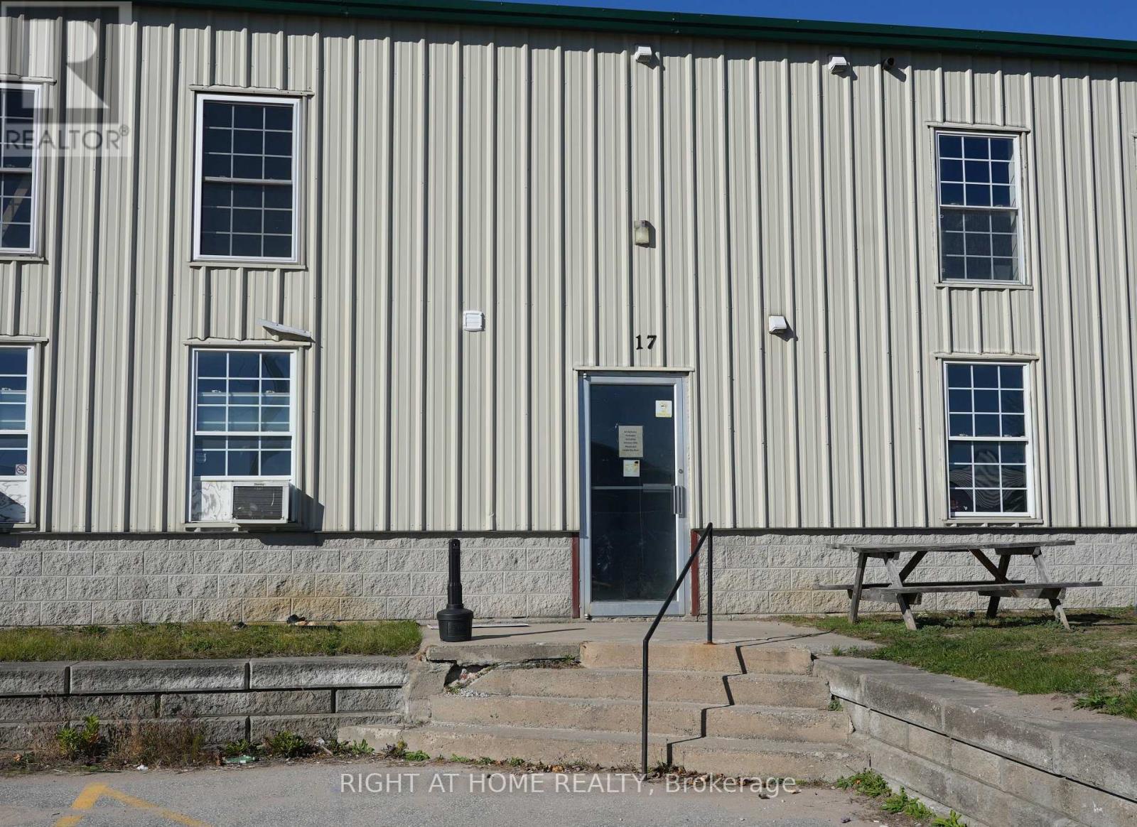 UNIT B - 17 NAPIER COURT, essa, Ontario
