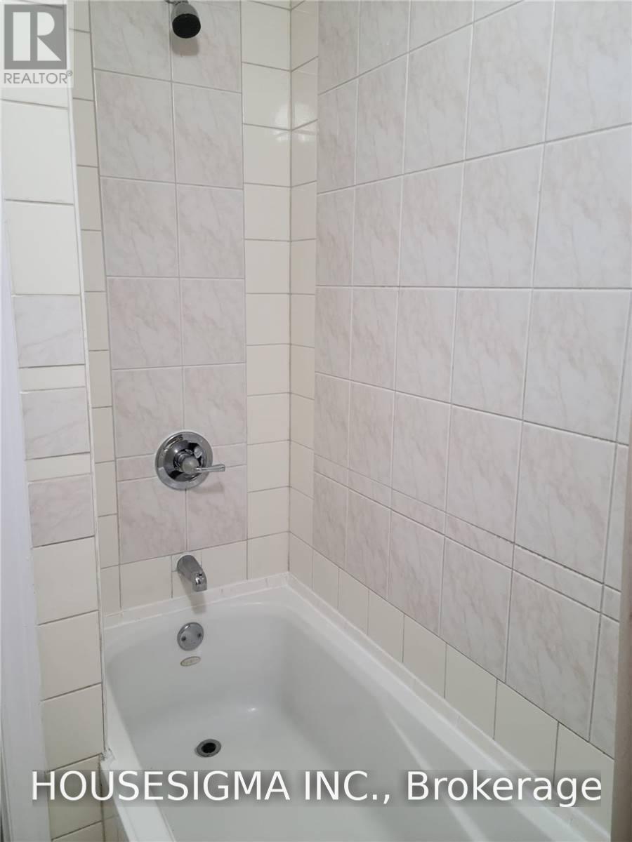 B1 - 329 Bathurst Glen Drive, Vaughan (Patterson), Ontario  L4J 9A3 - Photo 10 - N14121008