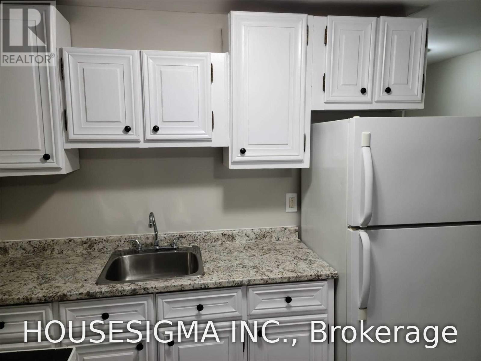 B1 - 329 Bathurst Glen Drive, Vaughan (Patterson), Ontario  L4J 9A3 - Photo 4 - N14121008