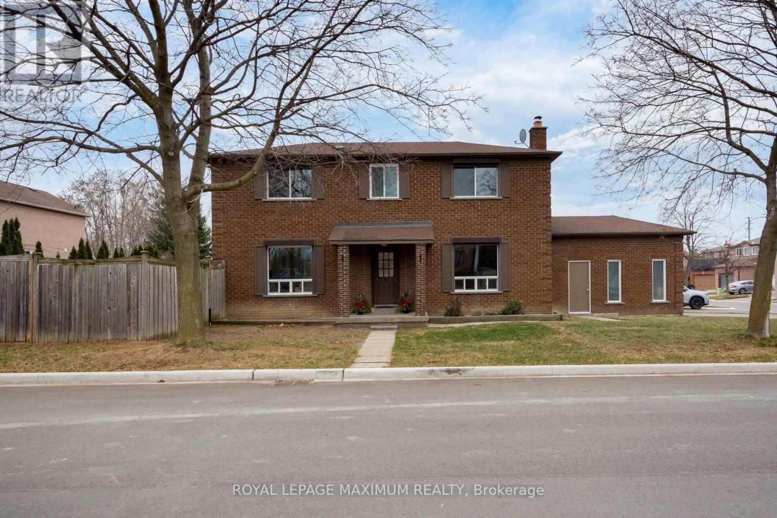 97 Coles Avenue, Vaughan, Ontario  L4L 1L8 - Photo 2 - N14121016