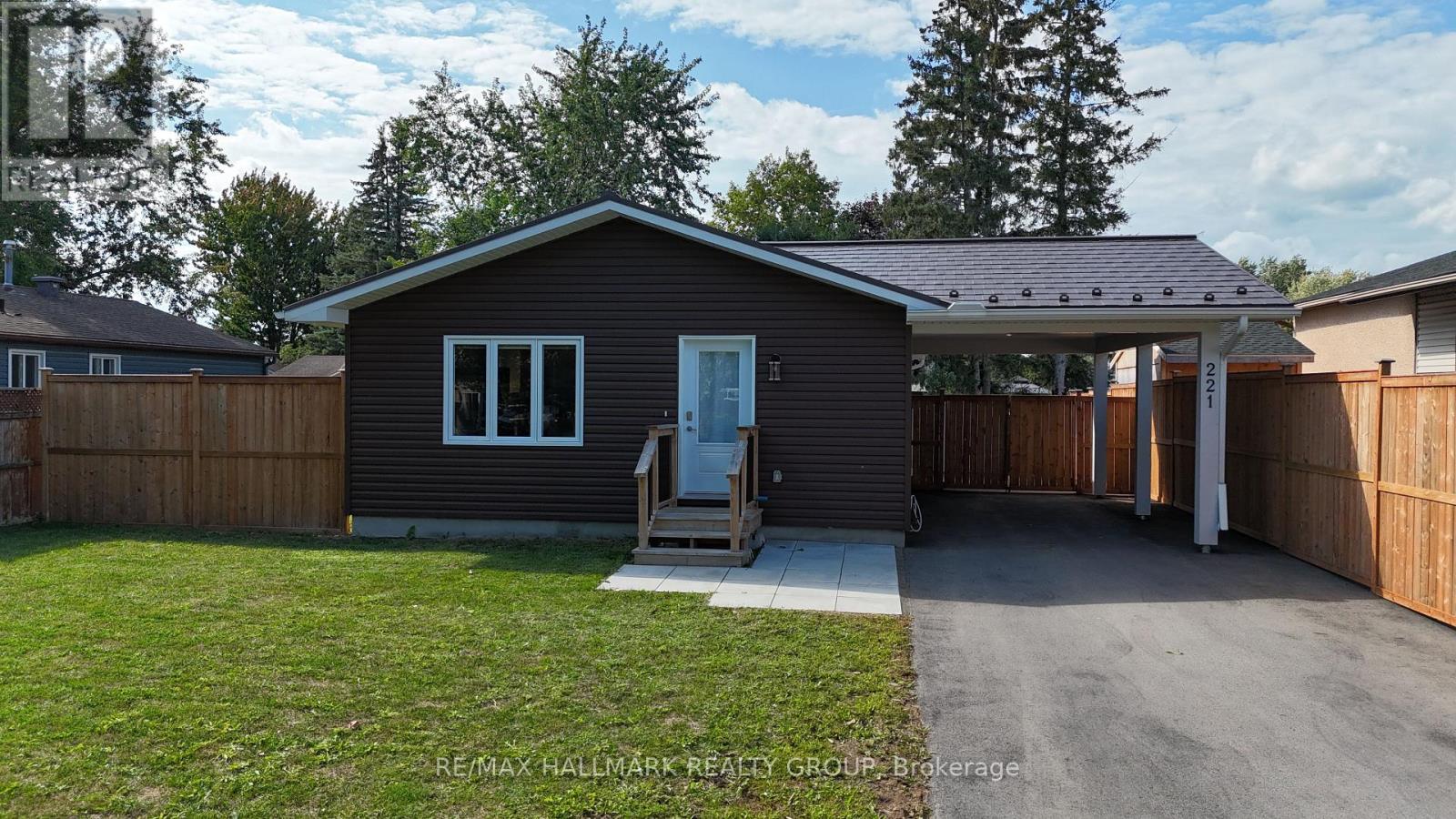 221 CASTLEFRANK ROAD, Ottawa, Ontario