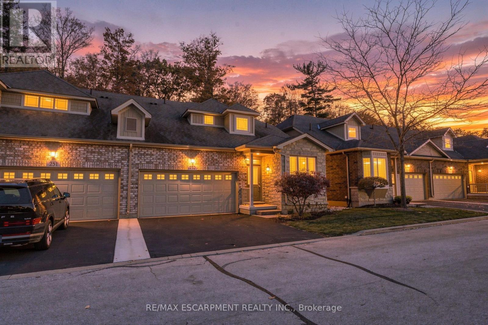 252 - 2120 Itabashi Way, Burlington, Ontario  L7M 0V3 - Photo 1 - W14121052