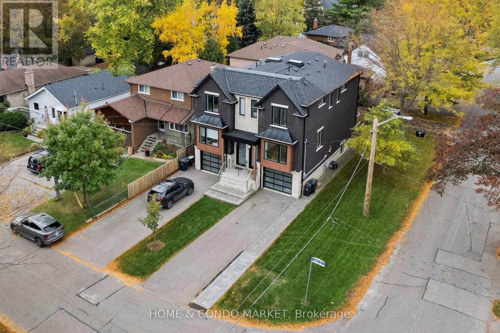 90 Gort Avenue, Toronto, Ontario  M8W 1X4 - Photo 2 - W14121100