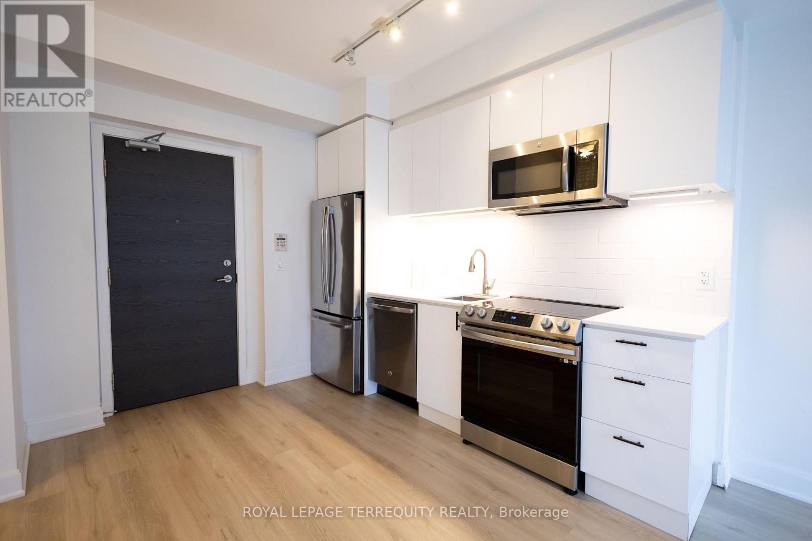 3006 - 33 Shore Breeze Drive, Toronto, Ontario  M8V 0G1 - Photo 3 - W14121146