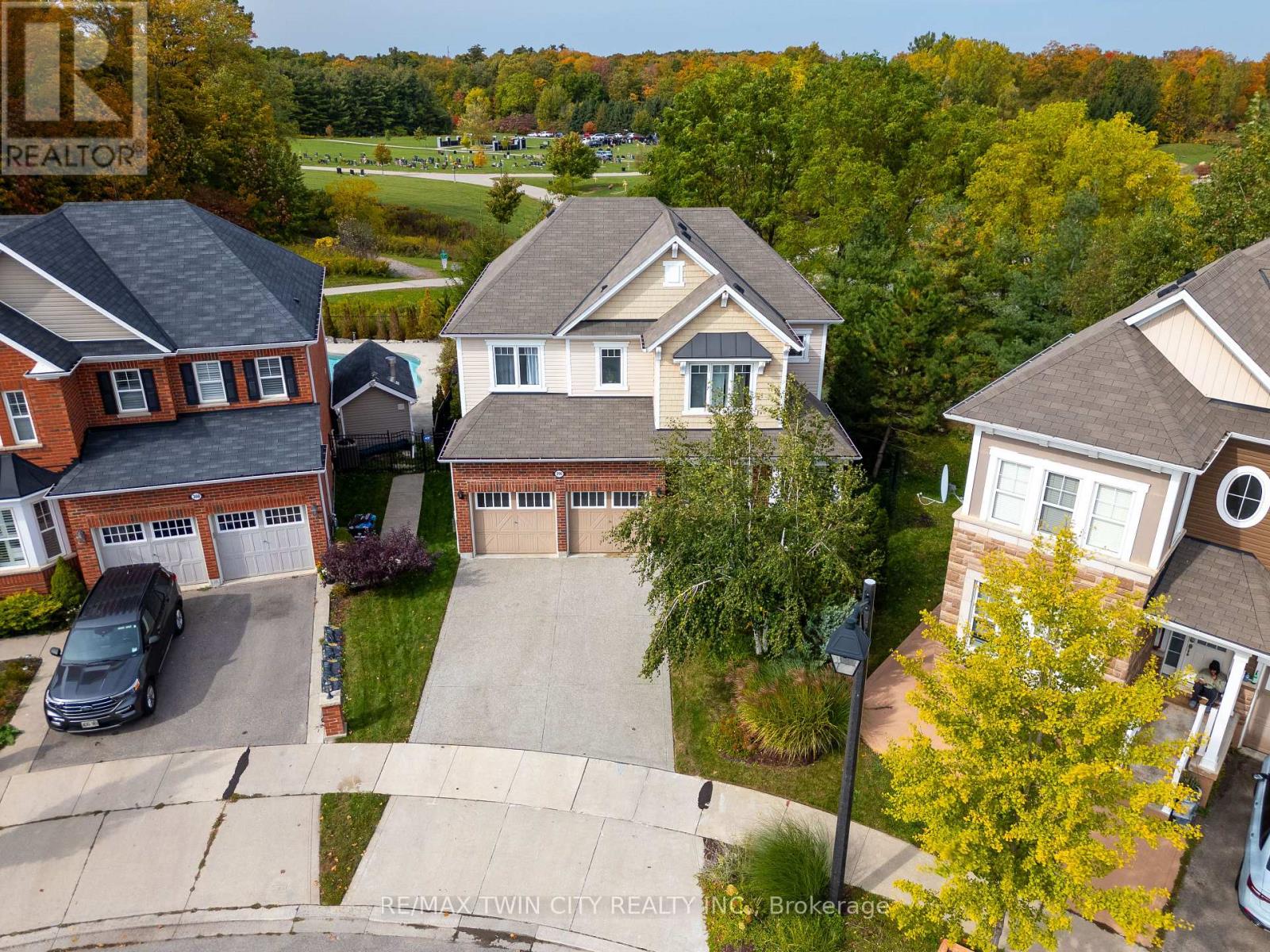 296 FALLING GREEN CRESCENT, Kitchener, Ontario