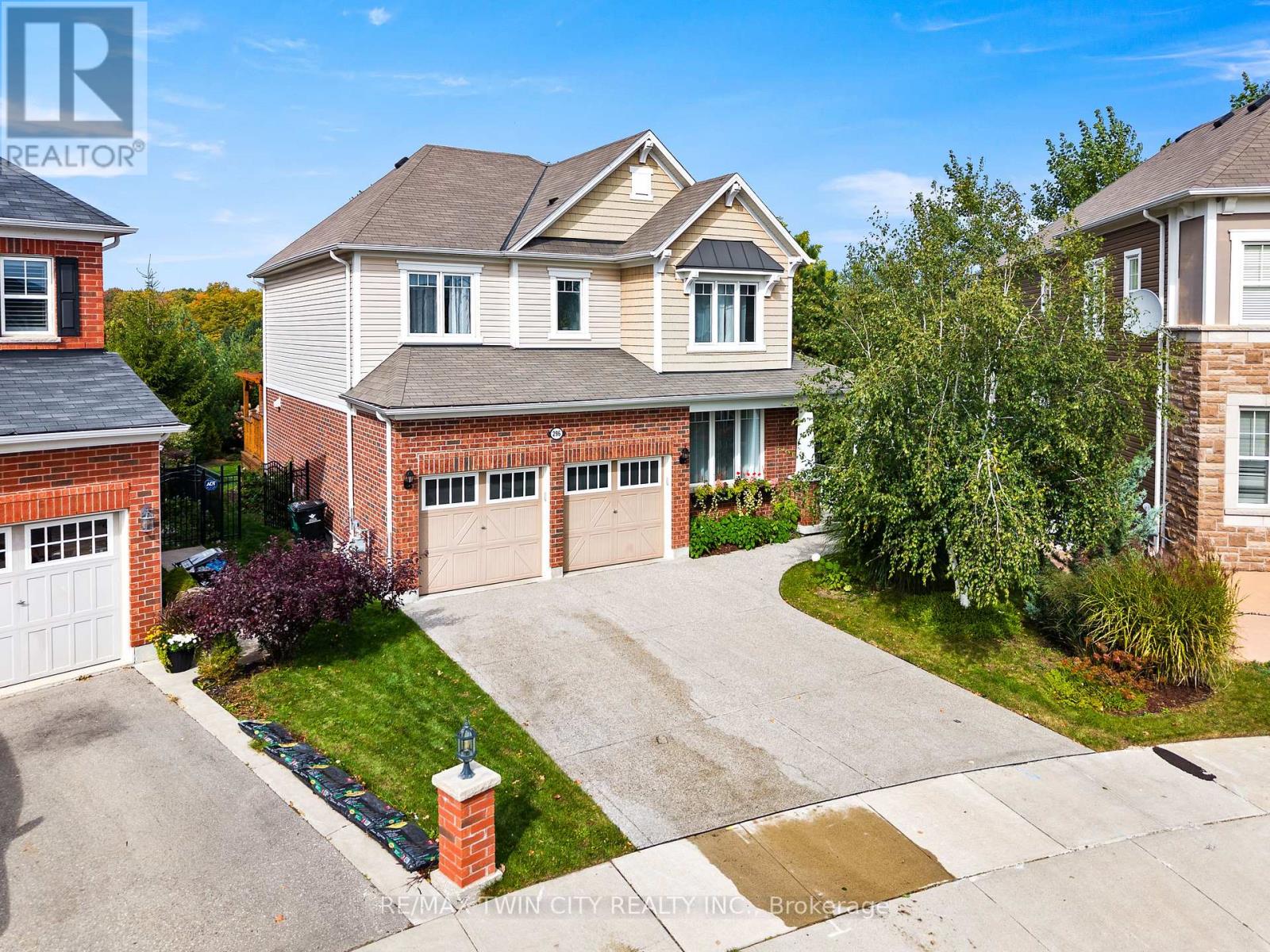 296 Falling Green Crescent, Kitchener, Ontario  N2R 0E9 - Photo 2 - X14120952