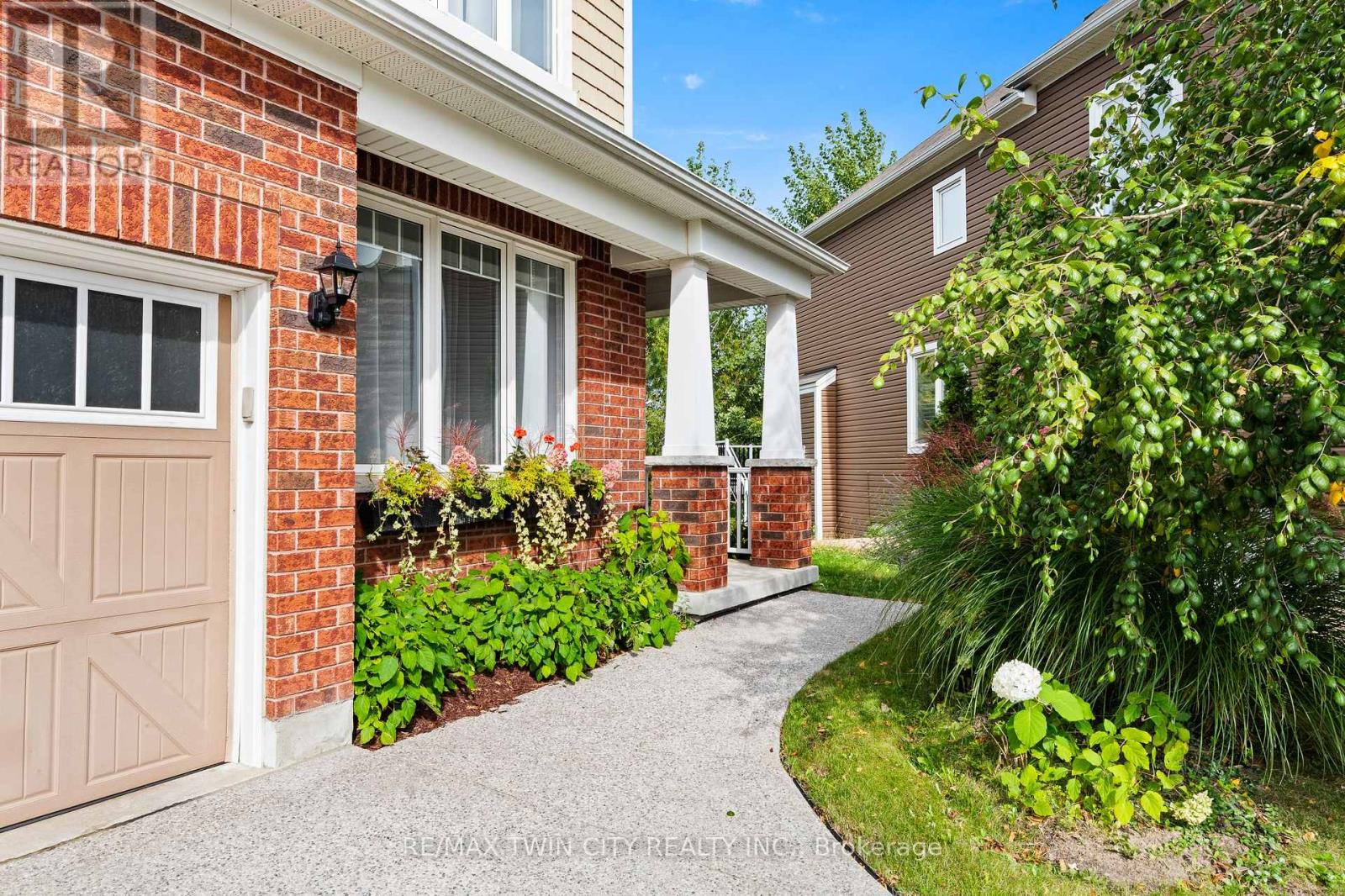 296 Falling Green Crescent, Kitchener, Ontario  N2R 0E9 - Photo 3 - X14120952