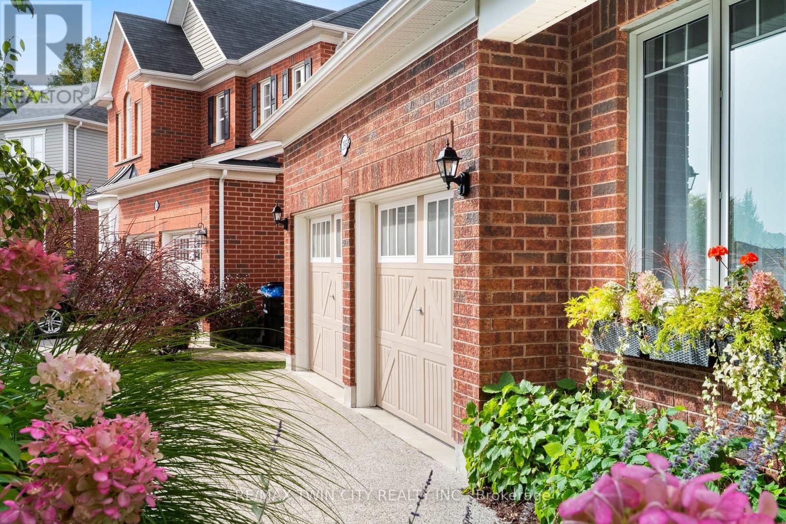 296 Falling Green Crescent, Kitchener, Ontario  N2R 0E9 - Photo 4 - X14120952