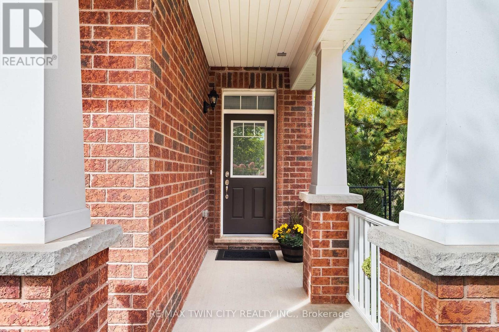 296 Falling Green Crescent, Kitchener, Ontario  N2R 0E9 - Photo 5 - X14120952