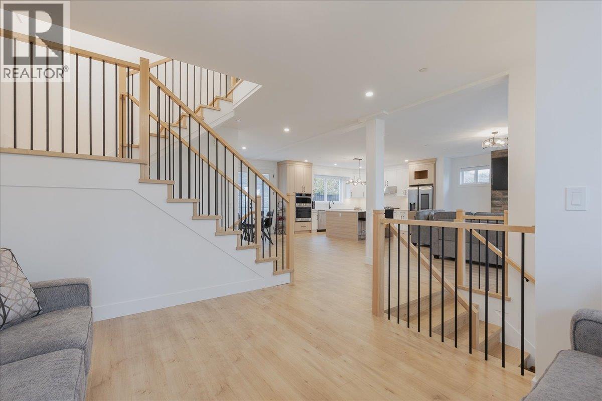 10490 Mcveety Street, Maple Ridge, British Columbia  V2W 0K3 - Photo 3 - R3178782