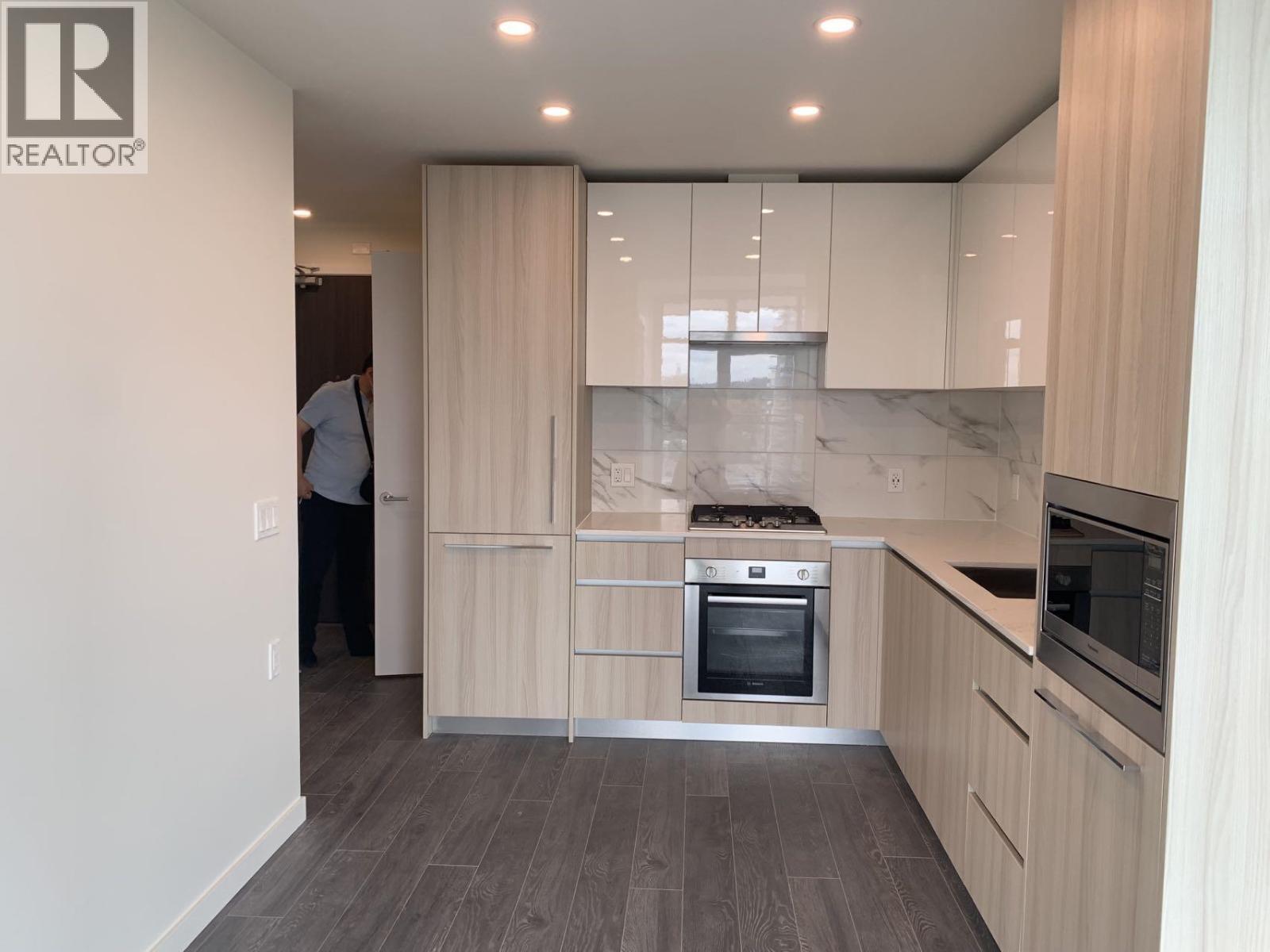 5333 Goring Street, Burnaby, British Columbia  V5B 0B6 - Photo 3 - R3178808