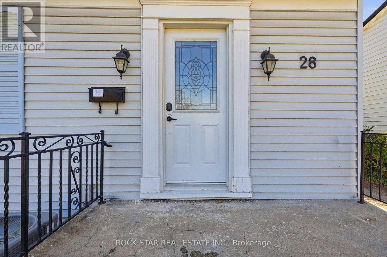 28 Grove Street, St. Catharines, Ontario  L2P 1C7 - Photo 4 - X14121086