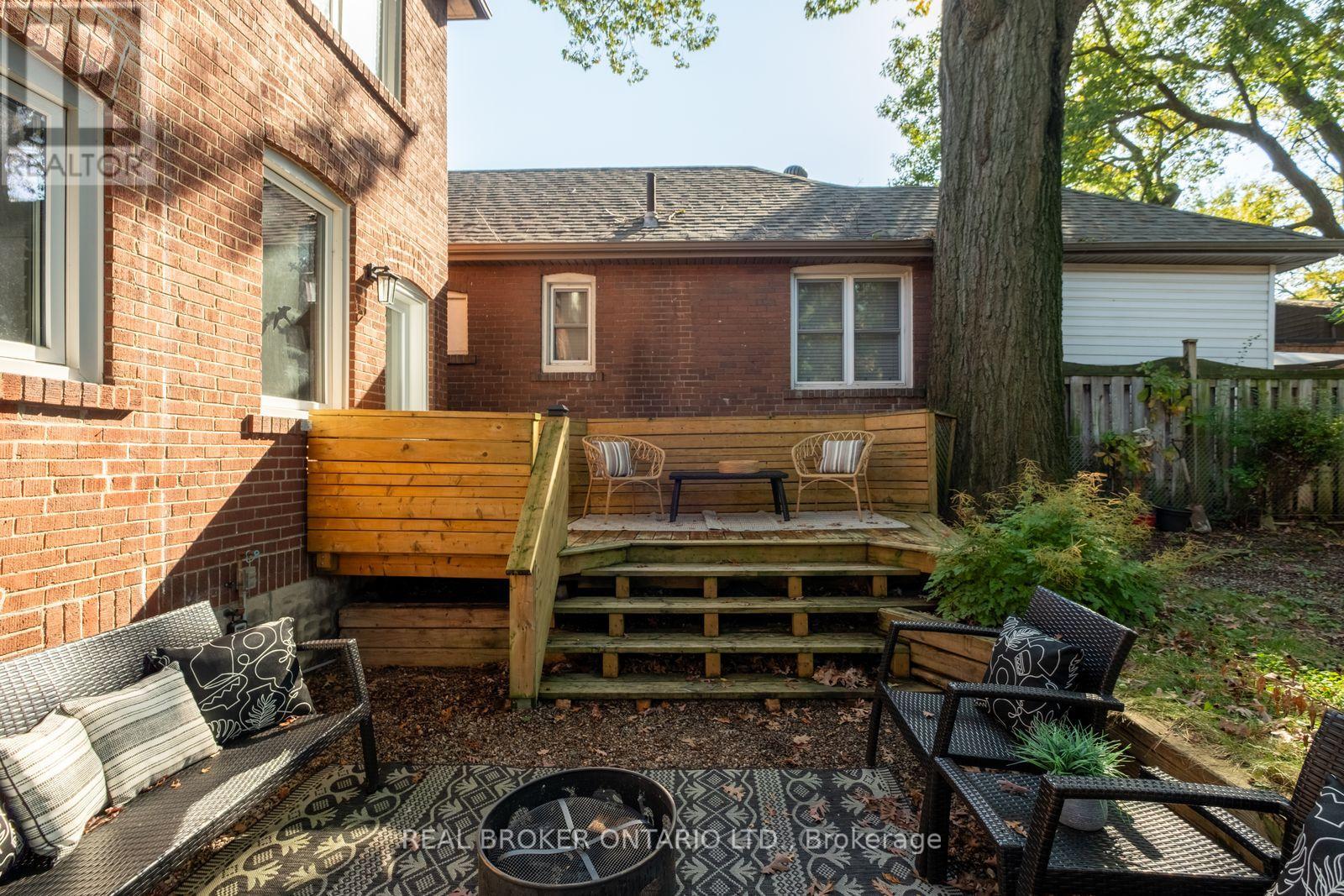 100 Oak Park Avenue, Toronto, Ontario  M4C 4M3 - Photo 41 - E14121268