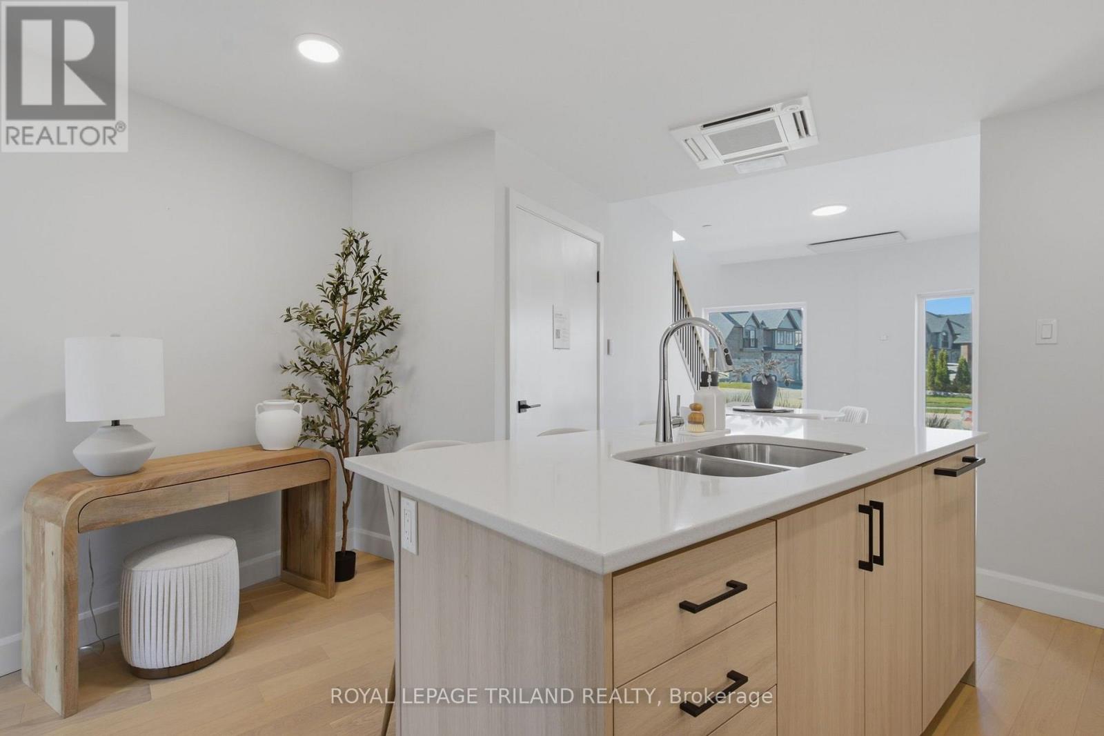 B117 - 2082 Lumen Drive, London South, Ontario  N6K 0L3 - Photo 8 - X14121252