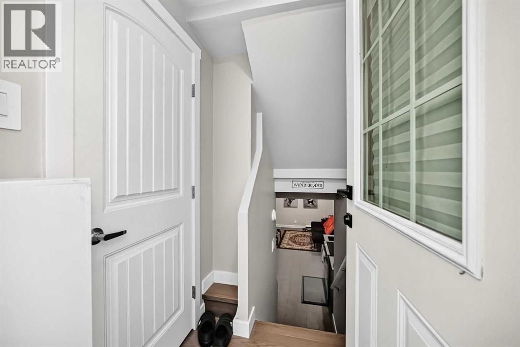 128 fallswater Crescent NE