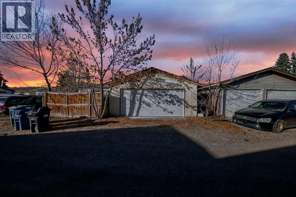 128 fallswater Crescent NE