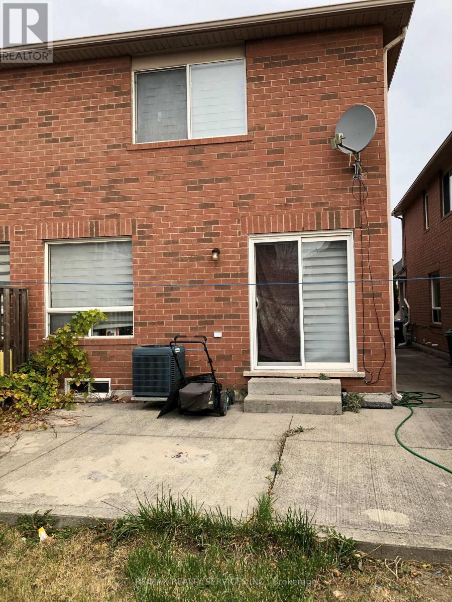 18 Herdwick Street, Brampton, Ontario  L6S 6L7 - Photo 3 - W14120632