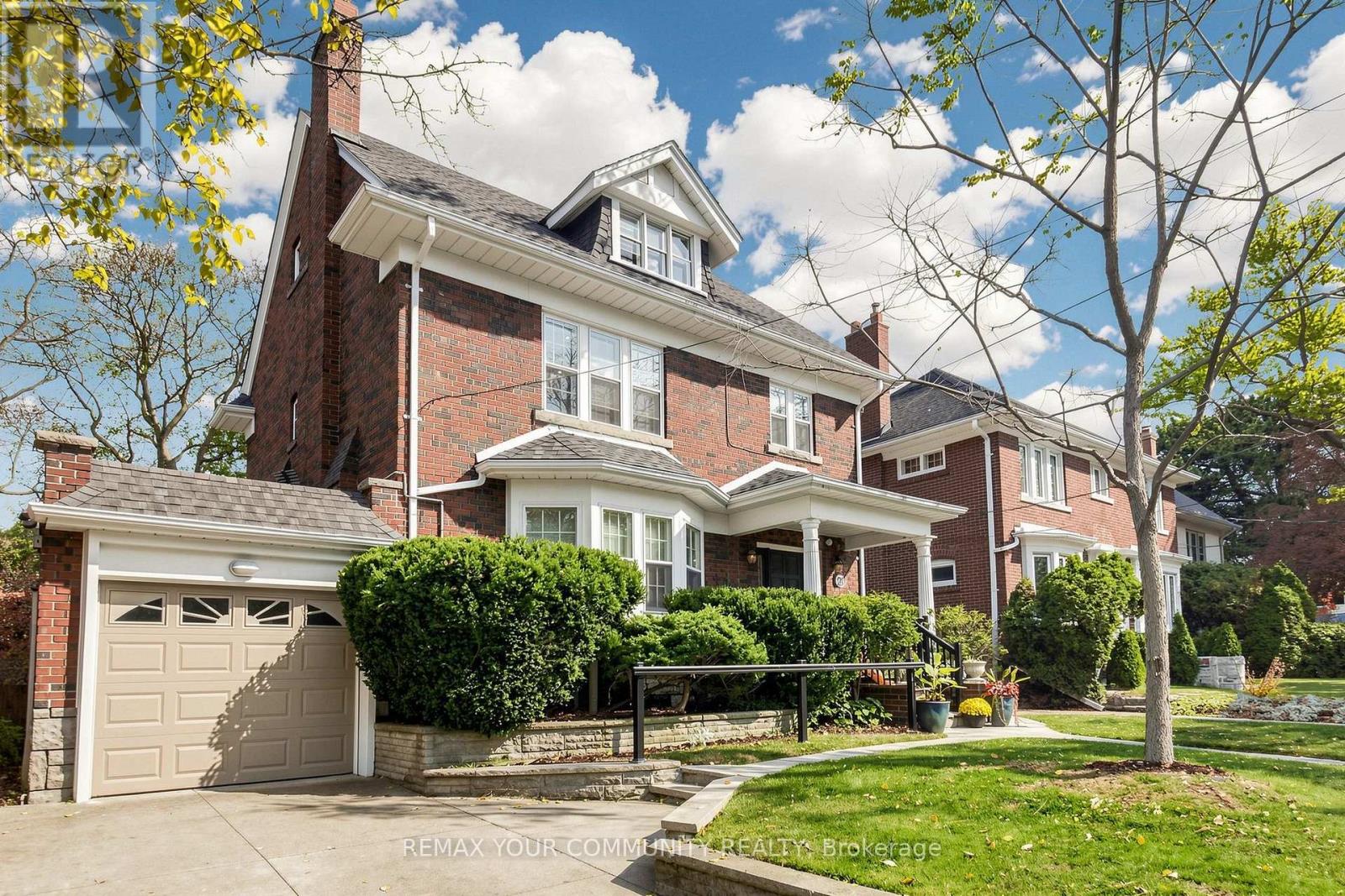 20 Grenadier Heights, Toronto, Ontario  M6S 2W6 - Photo 2 - W14121318