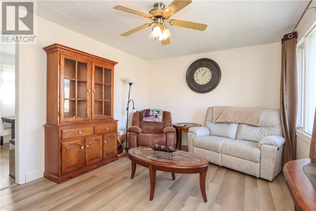 187 Ninth Avenue, Lively, Ontario  P3Y 1M6 - Photo 4 - 2131128