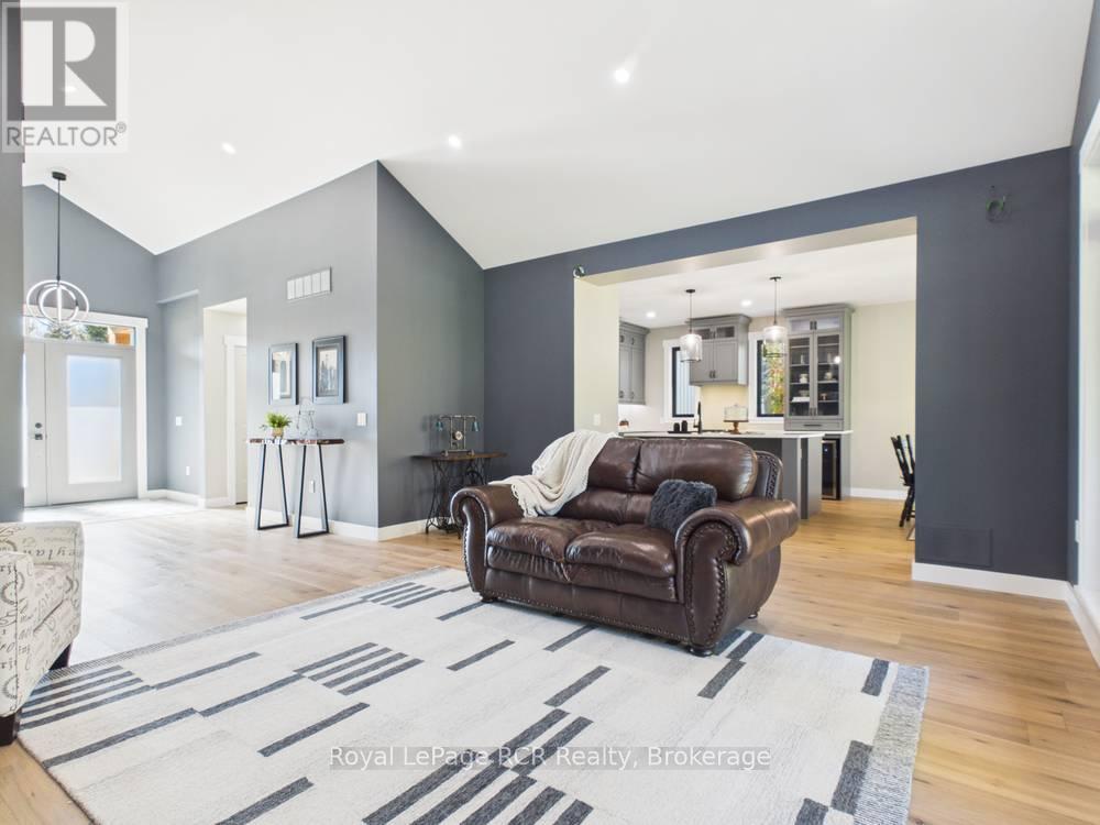 244 St Arnaud Street, Huron-Kinloss, Ontario  N0G 2R0 - Photo 12 - X14121432