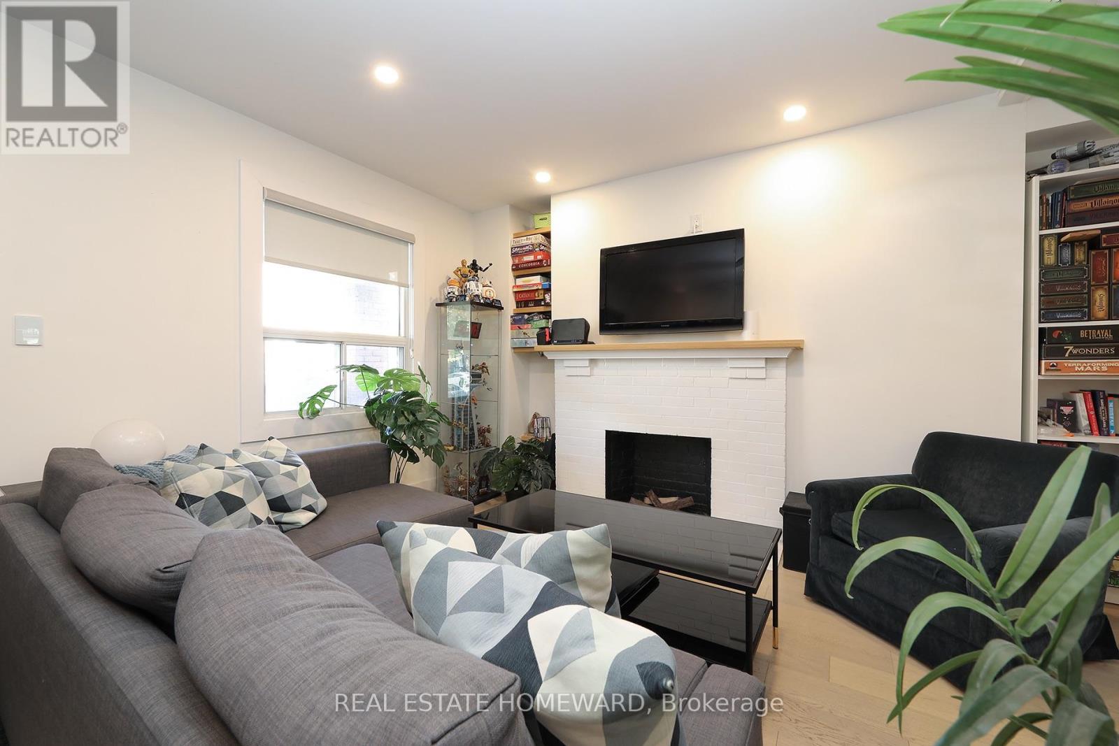 31 Woodrow Avenue, Toronto, Ontario  M4C 1G5 - Photo 3 - E14121398