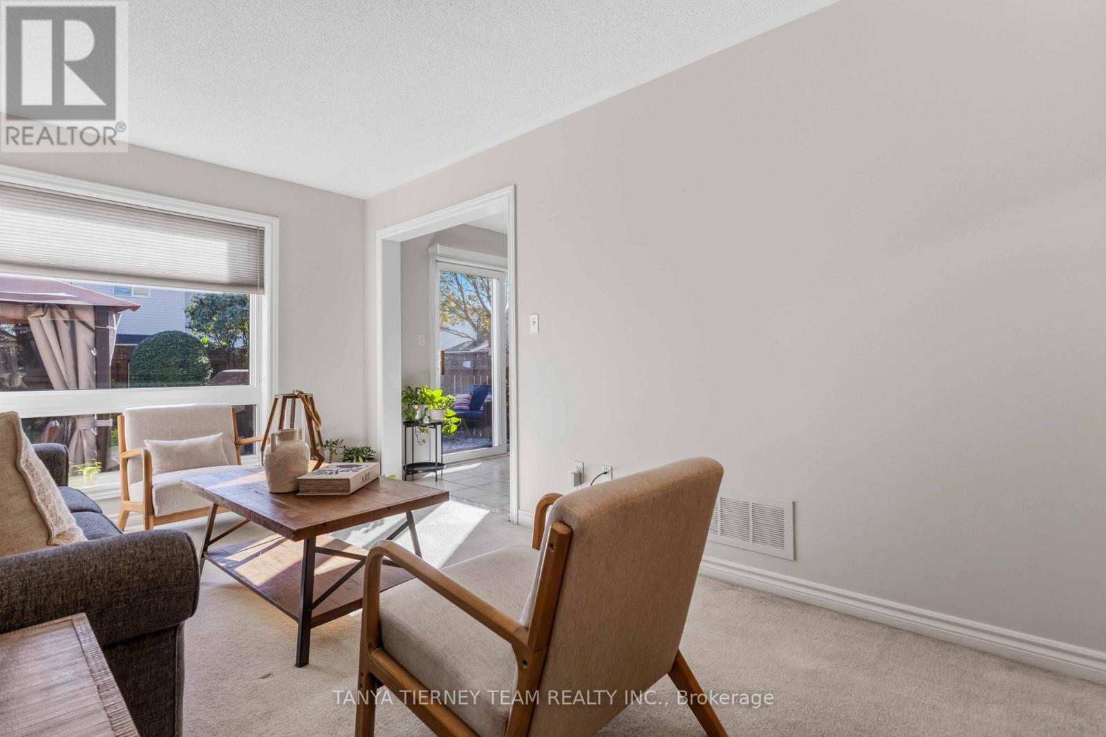 28 Castle Green Drive, Whitby, Ontario  L1R 2P9 - Photo 9 - E14121542