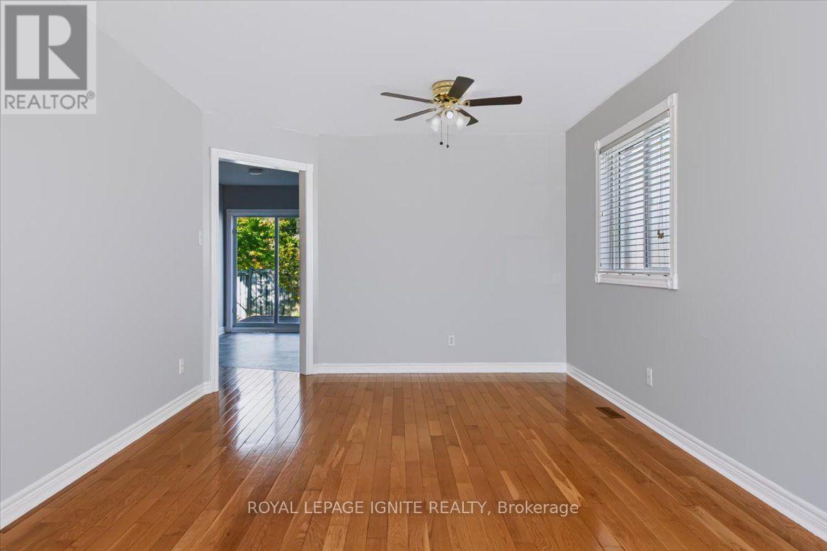 542 Grove Street, Barrie (Grove East), Ontario  L4M 5Y2 - Photo 4 - S14121434