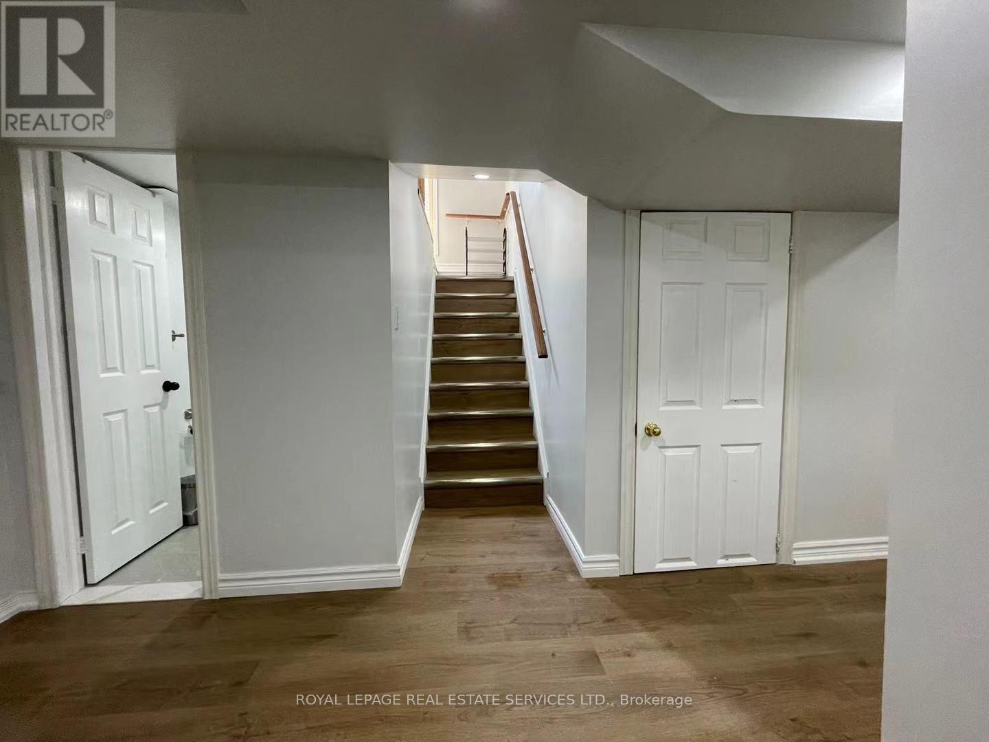 Lower - 299 Rockcliffe Gardens, Mississauga, Ontario  L5R 1S1 - Photo 2 - W14121446