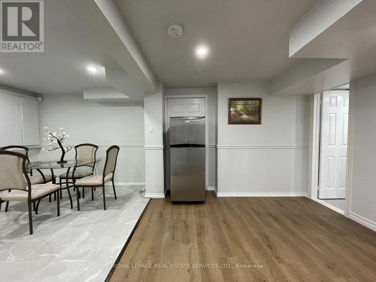 Lower - 299 Rockcliffe Gardens, Mississauga, Ontario  L5R 1S1 - Photo 4 - W14121446