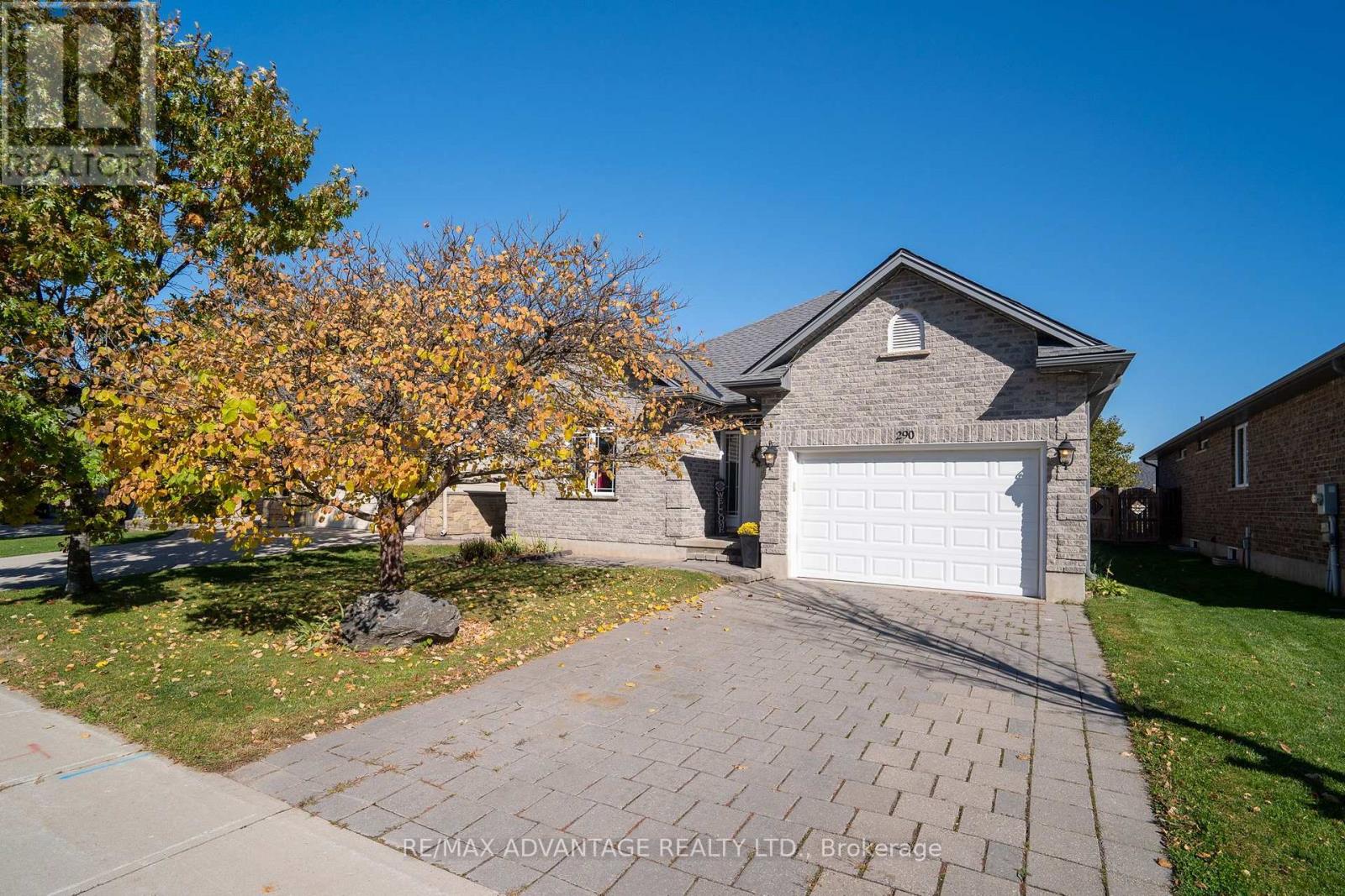 290 Walnut Street, Lucan Biddulph, Ontario  N0M 2J0 - Photo 2 - X14106752