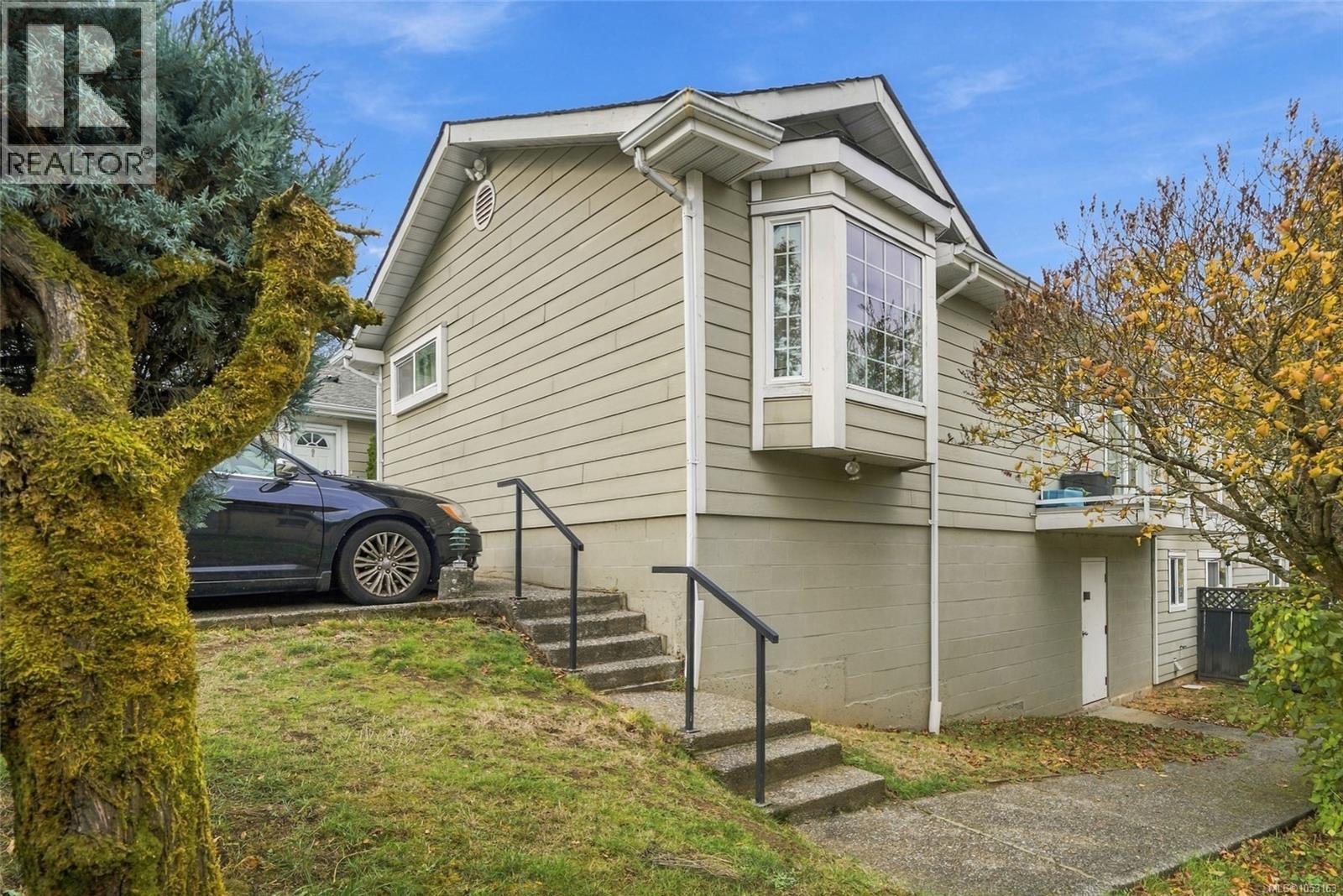 4 10 Ashlar Ave