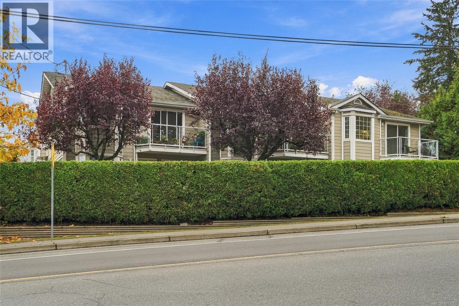 4 10 Ashlar Ave