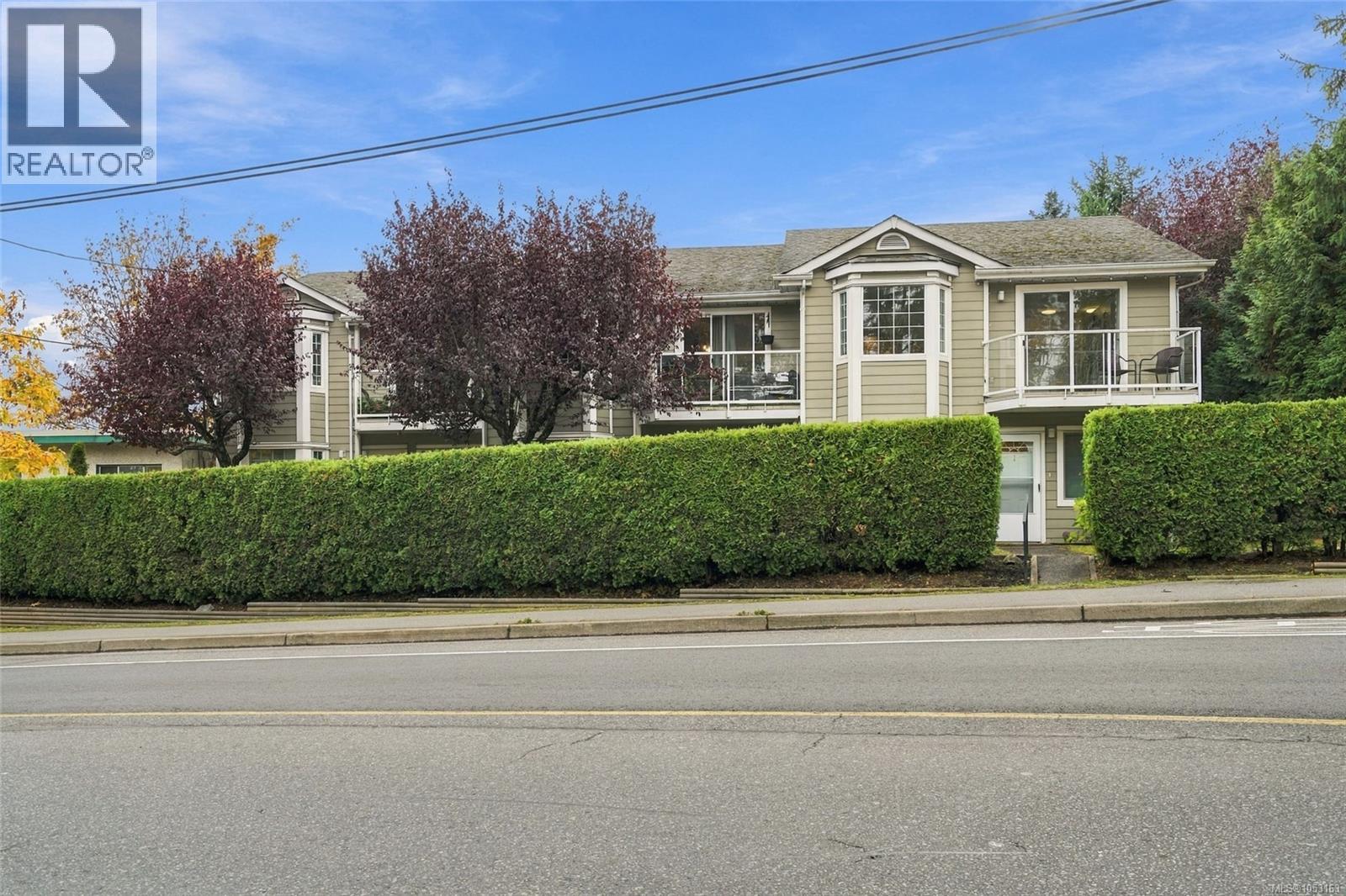 4 10 Ashlar Ave