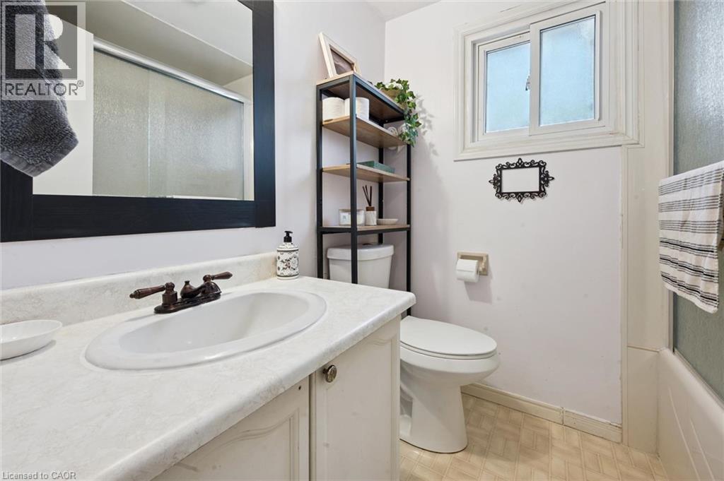Semi-detached for sale at 32 Jansen Avenue, Chicopee, Kitchener, Ontario, photo 8