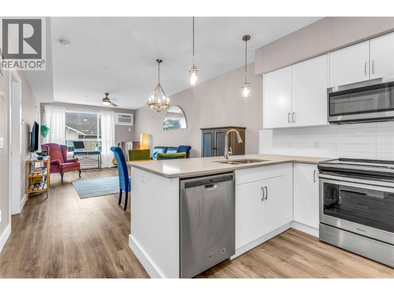 3090 Burtch Road Unit# 204, Kelowna, British Columbia  V1W 5G9 - Photo 2 - 10404434