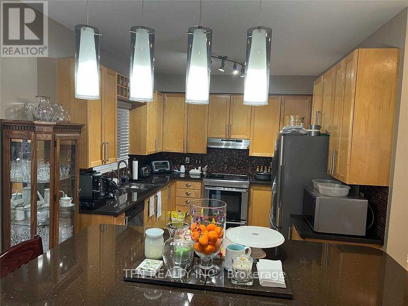 1047 Mcclenahan Crescent, Milton, Ontario  L9T 6W6 - Photo 7 - W14120370