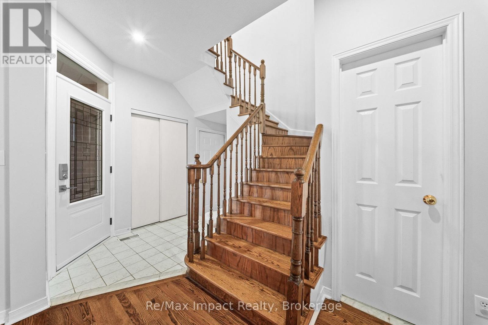1049 Timberland Crescent, Oshawa (Pinecrest), Ontario  L1K 2L9 - Photo 7 - E14121564